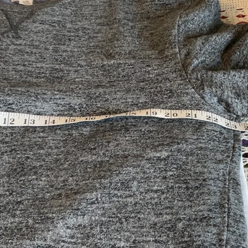 Weatherproof Gray Crewneck Sweater with Ribbed Details - Picture 4 of 8